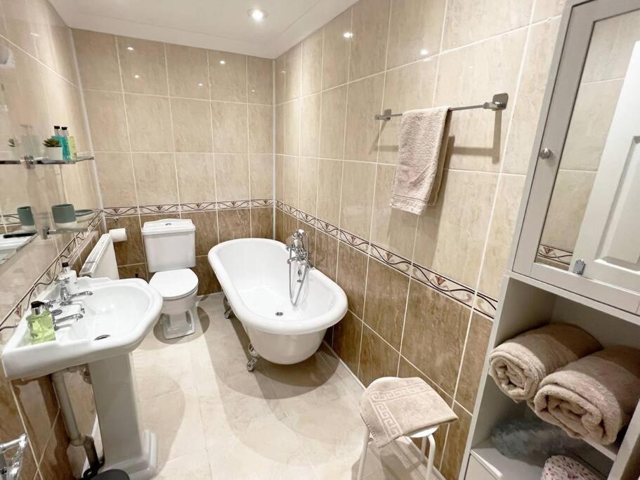 Private Parking, Central Llandudno, King Bed With Ensuite At Clement Lodge Екстер'єр фото