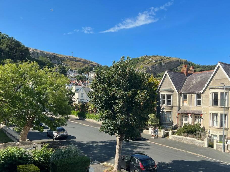 Private Parking, Central Llandudno, King Bed With Ensuite At Clement Lodge Екстер'єр фото