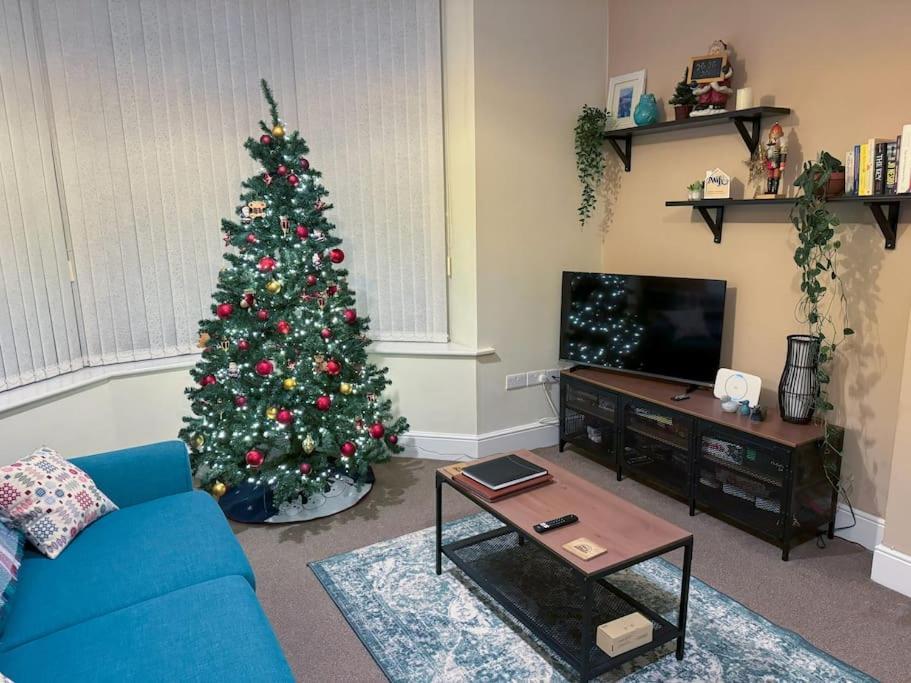 Private Parking, Central Llandudno, King Bed With Ensuite At Clement Lodge Екстер'єр фото