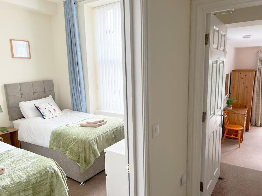 Private Parking, Central Llandudno, King Bed With Ensuite At Clement Lodge Екстер'єр фото