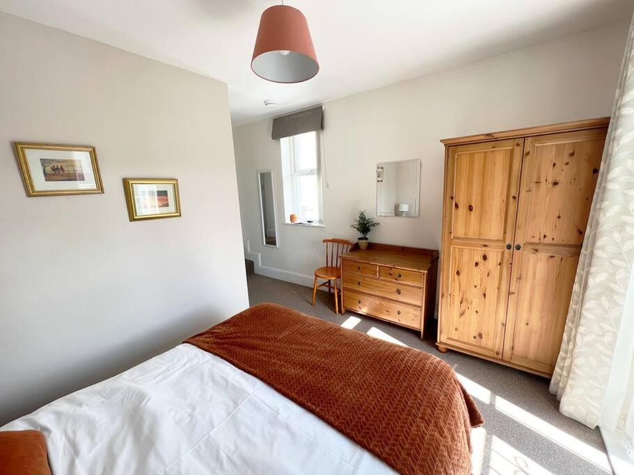 Private Parking, Central Llandudno, King Bed With Ensuite At Clement Lodge Екстер'єр фото