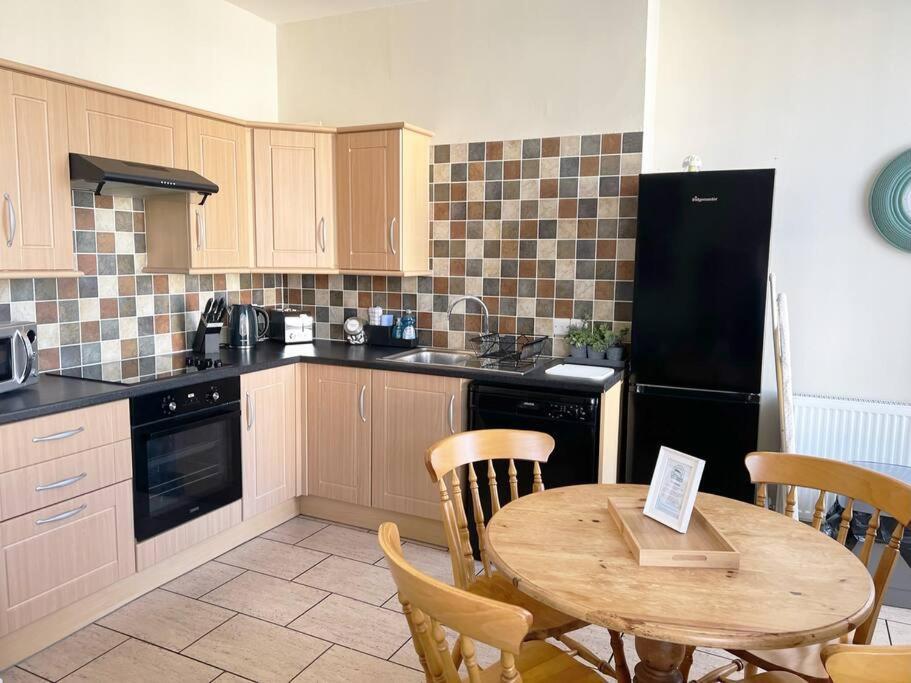 Private Parking, Central Llandudno, King Bed With Ensuite At Clement Lodge Екстер'єр фото