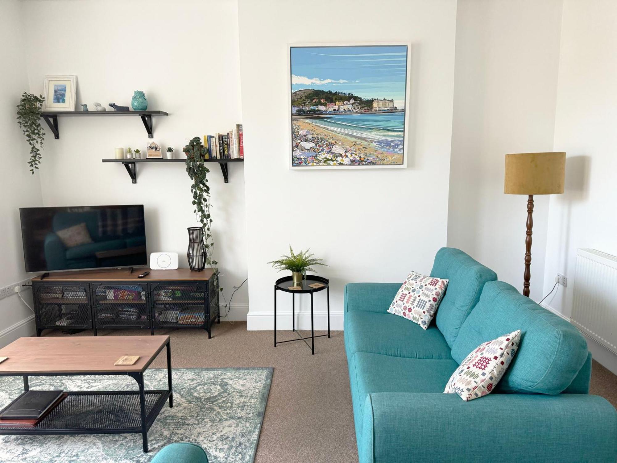 Private Parking, Central Llandudno, King Bed With Ensuite At Clement Lodge Екстер'єр фото